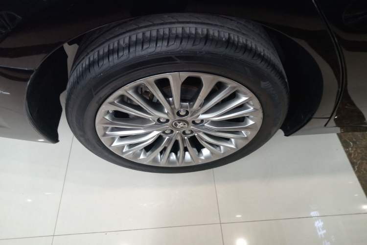 Used Toyota Avalon 2019 Dual-Engine 2.5L XLE Prestige Version China VI Standard
