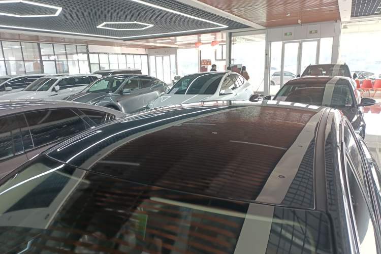 Used Hongqi E-QM5 2022 431 km Charge & Enjoy Edition
