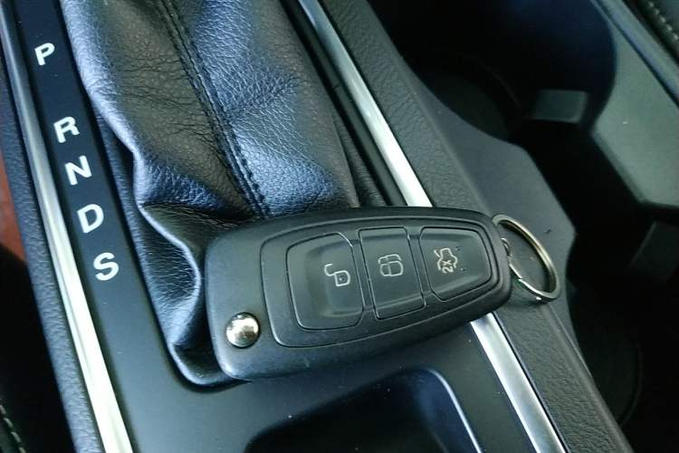 Used Ford Kuga 2017 EcoBoost 180 Two-Wheel-Drive Elite Trim
