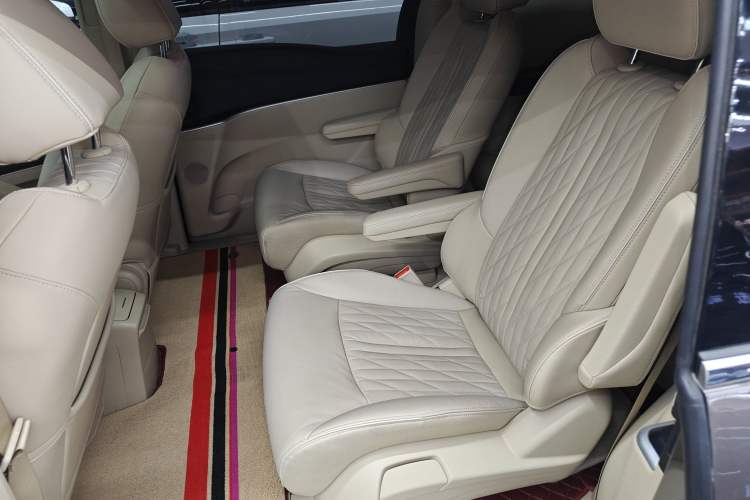 Used Buick GL8 2023 Facelifted Land Cruiser Executive Luxury Version
