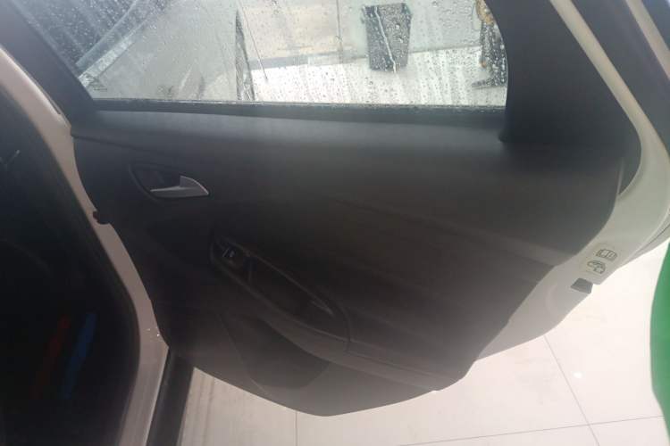 Used Ford Focus 2017 Hatchback 1.6L Automatic Fashion Edition Smart Drive Version
