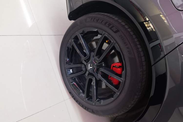 Used VOYAH FREE 2025 318 259 km All-Wheel-Drive Exploration Edition
