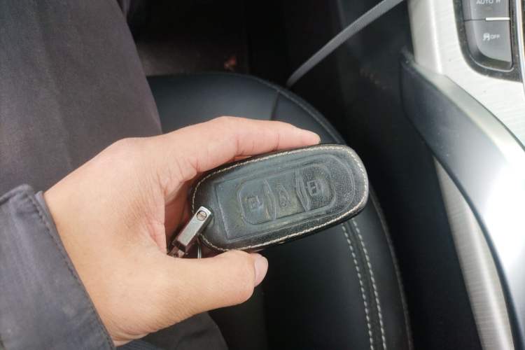 Used Geely Auto Emgrand X7 Sport 2018 1.8TD Automatic Two-Wheel Drive Smart Connect 4G Internet Edition
