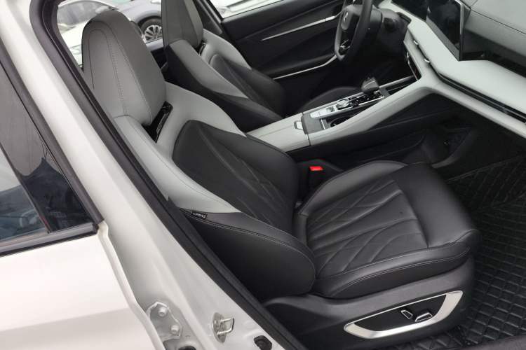 Used Changan CS75 PLUS 2024 3rd Generation Champion Edition 2.0T Intelligent Drive Performance Model
