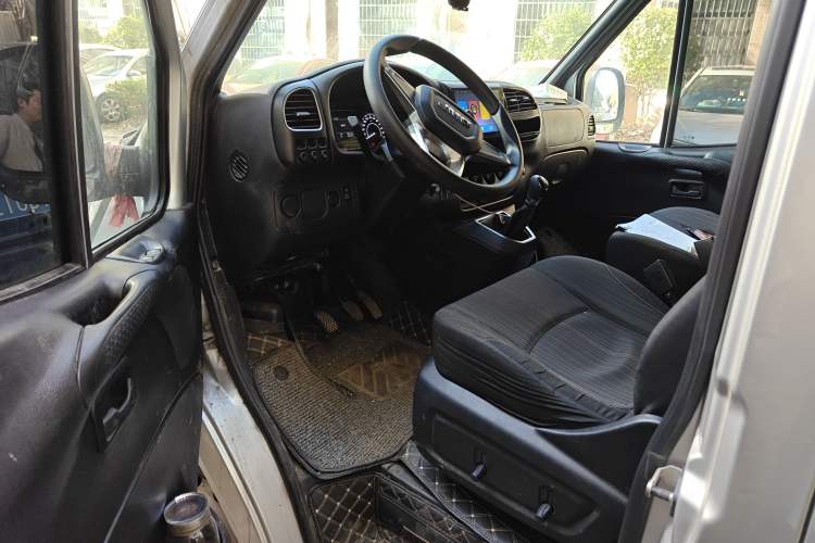 Used JMC Transit 2021 2.8T Space King Standard Version Long Wheelbase Mid-Height Roof Rear Single Tire – Step 6-Seater Diesel China VI Emission Standard JX493