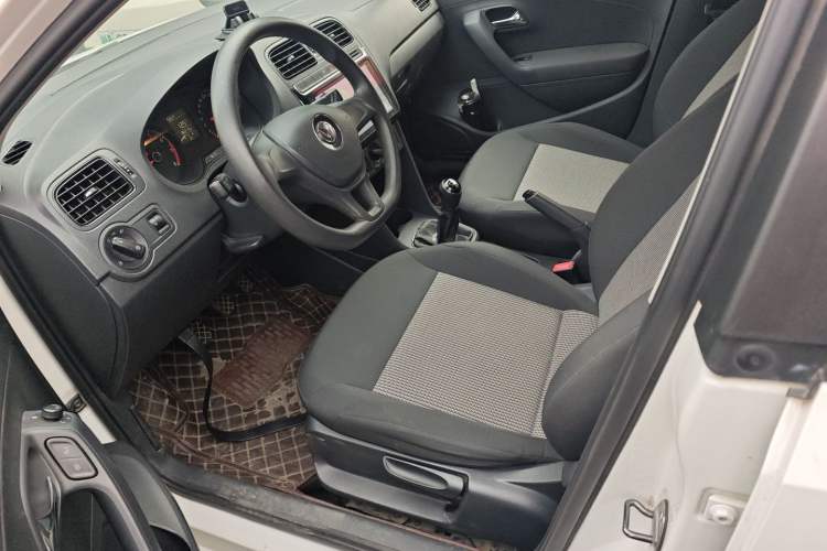 Used Volkswagen Polo 2016 1.4L Manual Fashion Model