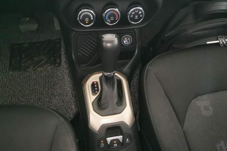 Used  Renegade 2017 180T Automatic Kinetic Edition+
