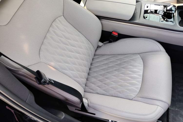 Used BYD Han 2025 EV with 701 km of Laser Radar-Enabled Intelligent Driving
