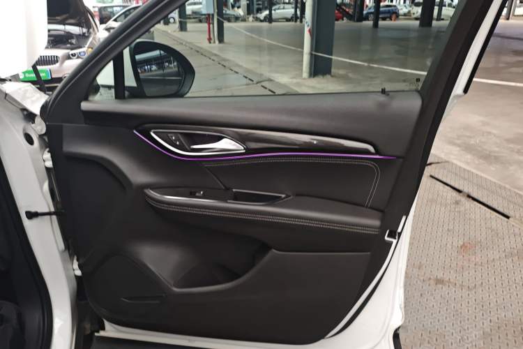 Used Buick Envision 2022 Encore S 552T Two-Wheel-Drive Luxury Model
