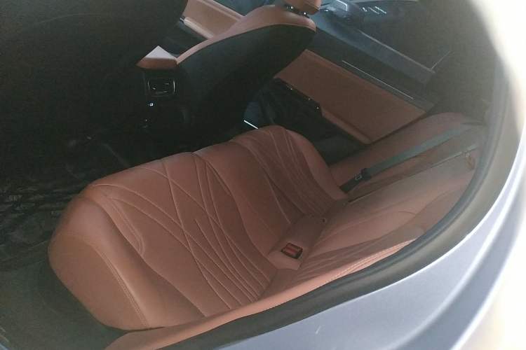 Used  L6 2025 EM-i 140km Starship Edition
