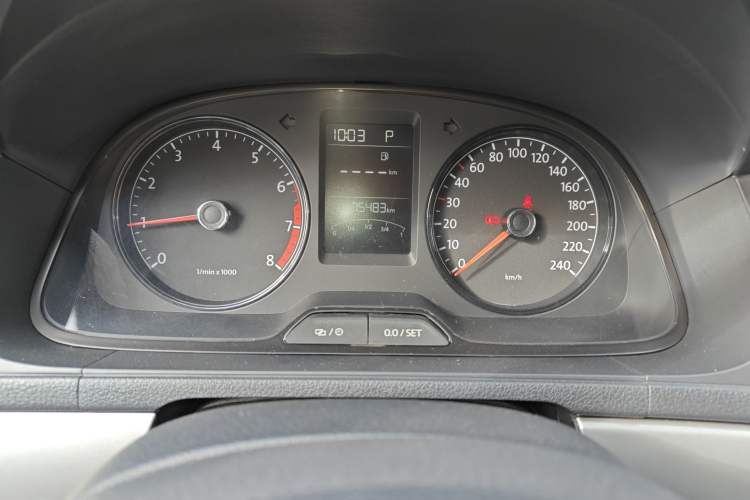 Used Volkswagen Gran Lavida 2013 1.6L Automatic Fashion Model
