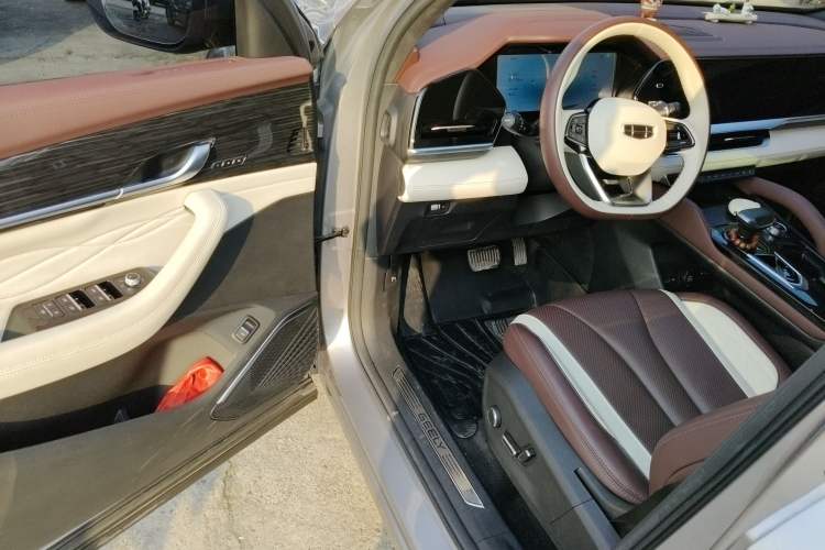 Used Geely Auto Monjaro L 2024 2.0TD High-Power Automatic Two-Wheel Drive Yunqi Version
