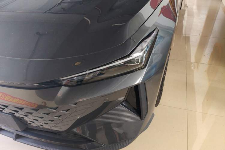 Used Changan UNI-V iDD 2024 Blue Whale Smart Electric iDD 136km ZhiKu Model
