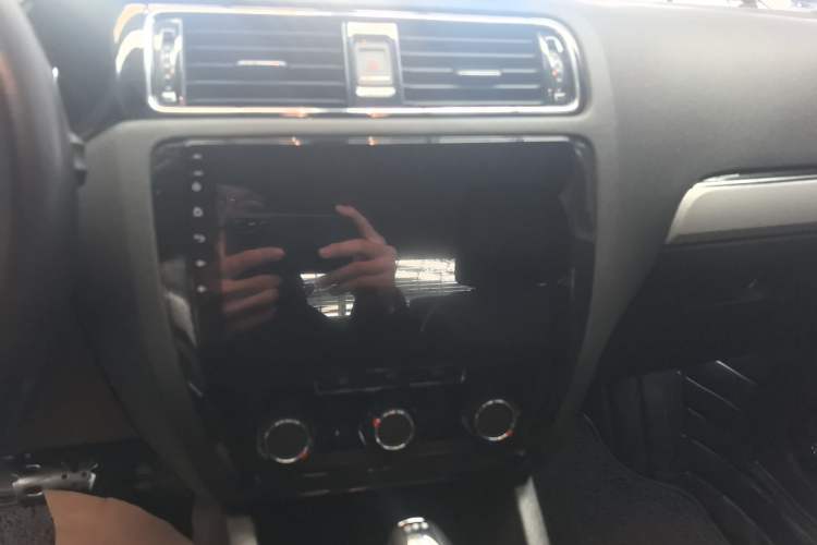 Used Volkswagen Sagitar 2015 230TSI Automatic Comfort Version