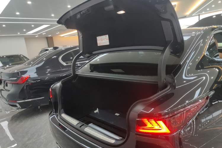 Used Lexus LS 2021 500h Excellence Edition
