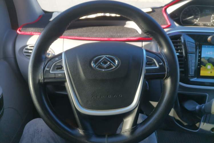 Used SAIC MAXUS Xintu V80 2021 2.0T Manual Classic City Delivery King Short Wheelbase Mid-Roof Design 3 Seats