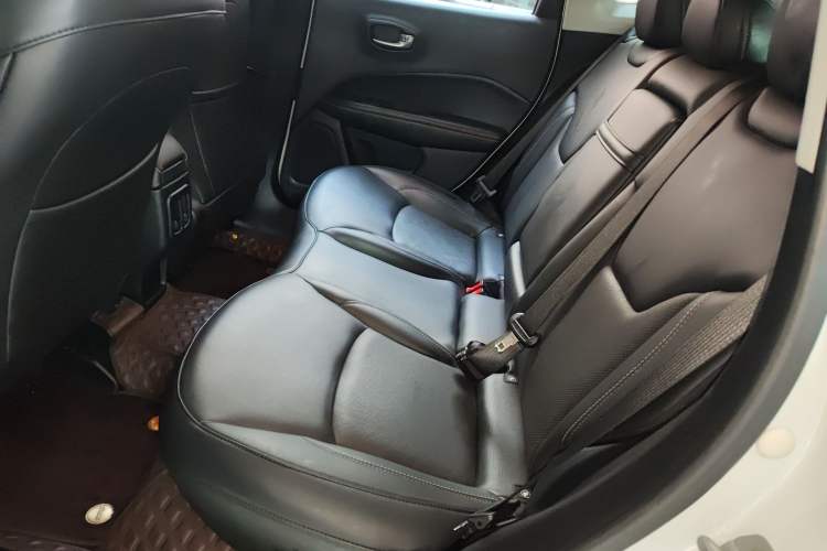 Used  Compass 2017 200T Automatic Family Edition
