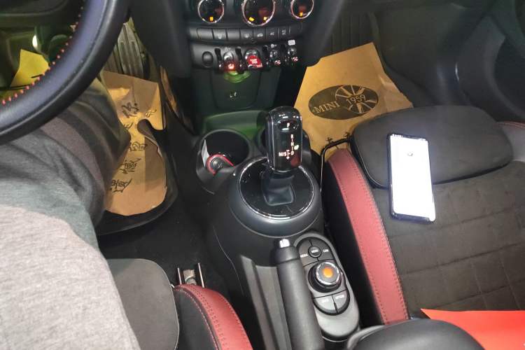 Used  MINI 2018 1.5T COOPER Racing Edition Five-Door Version
