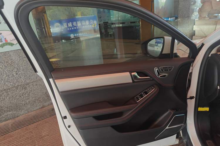 Used BYD Tang New Energy 2018 DM 2.0T All-Wheel Drive Smart Connect Genesis Edition 7 Seats China V Emission Standard