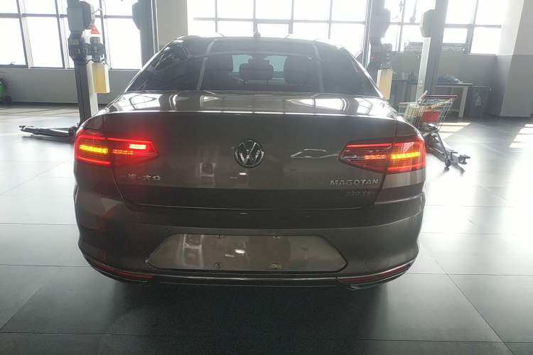 Used Volkswagen Magotan 2017 330TSI DSG Luxury Model
