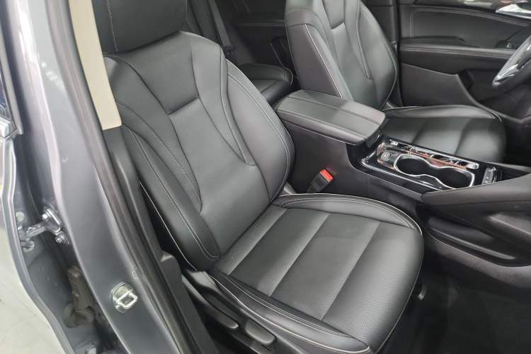 Used Buick Envision 2022 Encore S 552T Two-Wheel-Drive Luxury Model
