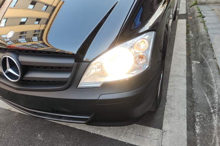 Used Mercedes-Benz Vito 2011 2.5L 7-seater executive version
