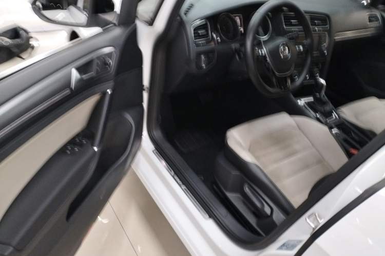 Used Volkswagen Golf 2017 230TSI Automatic Luxury Million-Vehicle Commemorative Edition