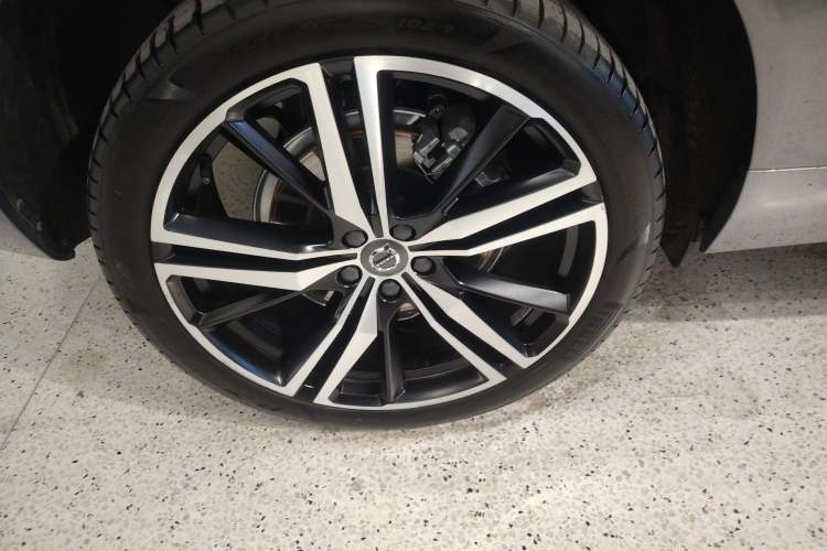 Used Volvo XC60 New Energy 2019 T8 E-Drive Hybrid Intelligent Luxury Sport Edition China V Standard
