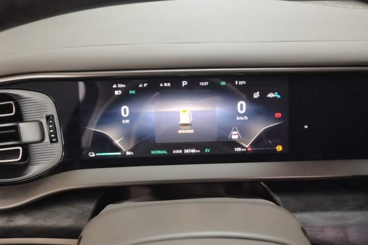 Used Denza D9 2022 DM-i 1040 Prestige Model
