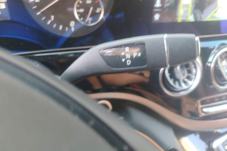 Used Mercedes-Benz Vito 2023 2.0T Elite Version 7 Seats