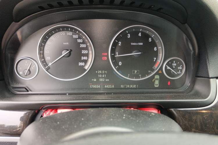 Used BMW 5 Series 2013 525Li Leading Model
