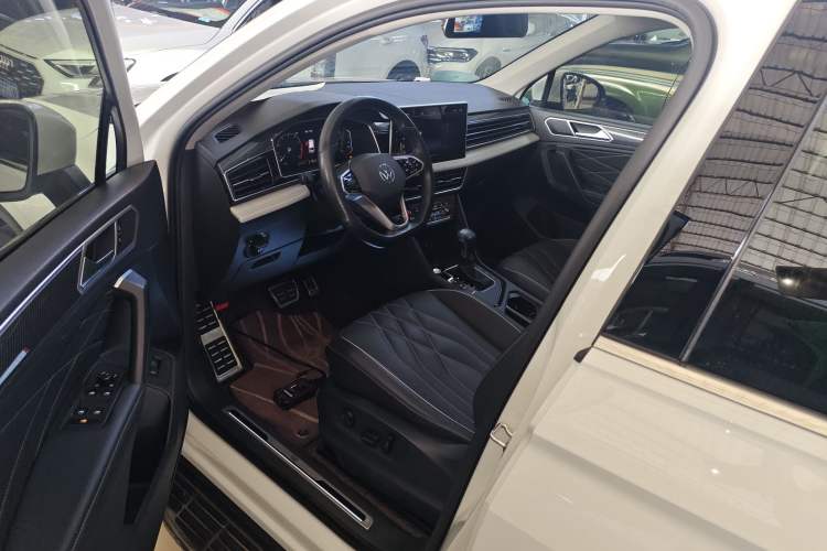 Used Volkswagen Tiguan L 2022 330TSI Automatic Two-Wheel Drive R-Line Enhanced Edition
