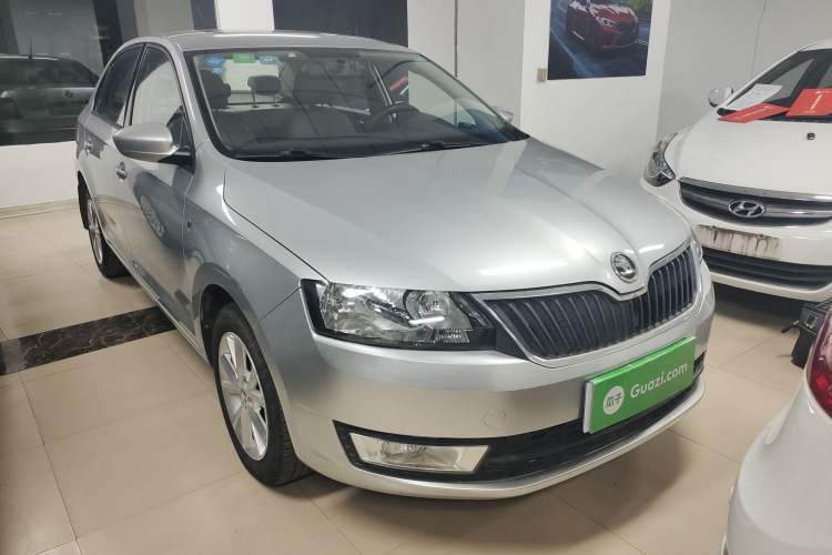 Used Skoda Rapid 2015 1.6L Automatic Smart Selection Model
