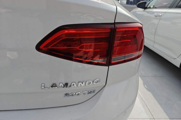 Used Volkswagen Lamando 2018 230TSI DSG Fashion Edition
