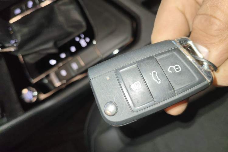 Used Volkswagen Tiguan L 2019 Revised 330TSI Automatic Two-Wheel Drive Smart & Luxury Edition China VI Standard
