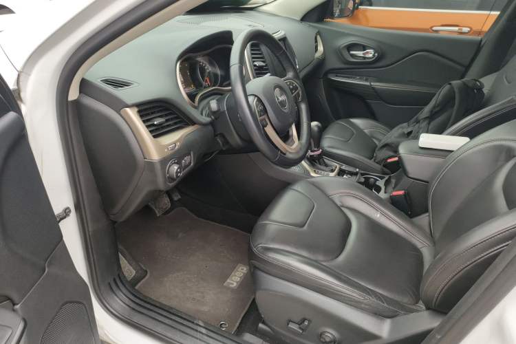 Used  Cherokee 2016 2.4L 75th Anniversary Edition
