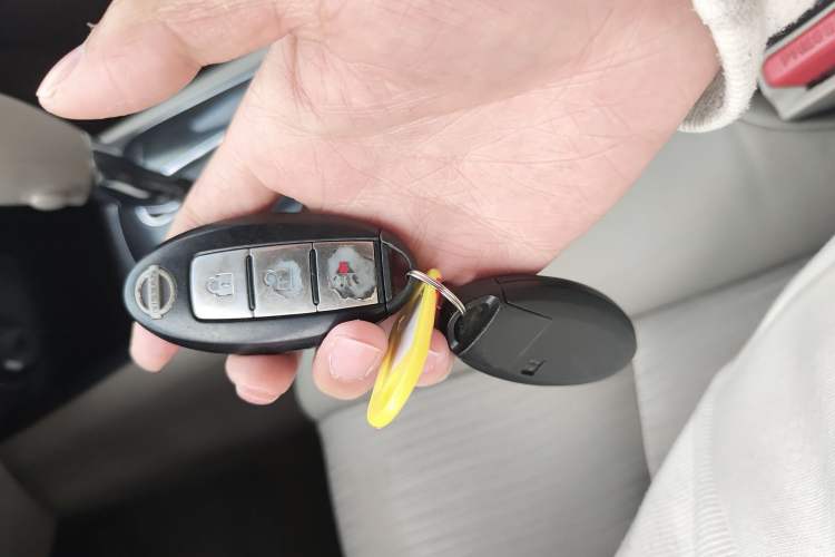 Used Nissan Tiida 2011 1.6L CVT Smart Version
