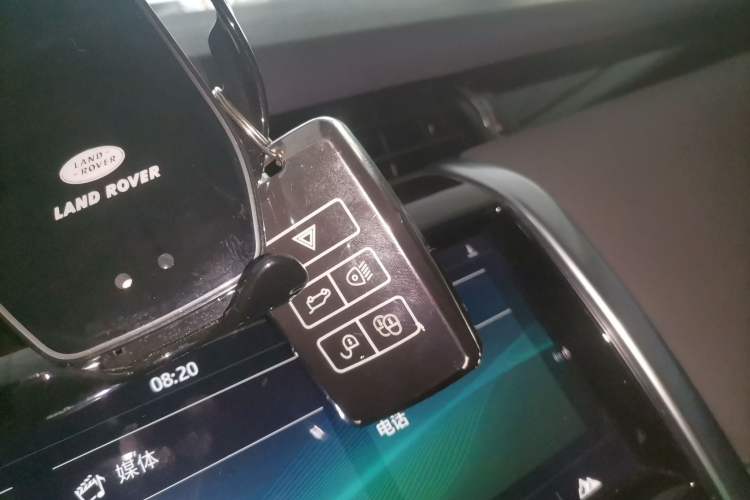 Used Land Rover Discovery Sport 2020 200 PS Family Edition
