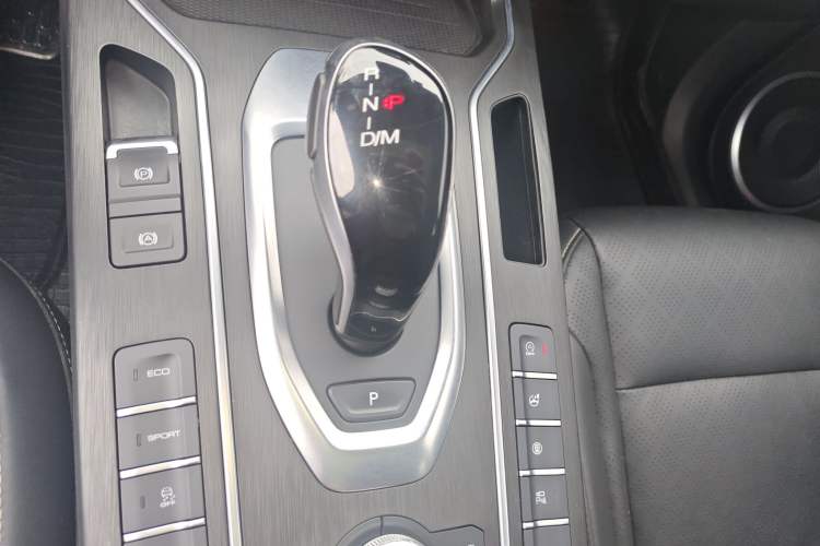 Used Wey VV6 2018 2.0T Two-Wheel-Drive Ultra-Luxury Version China V Standard