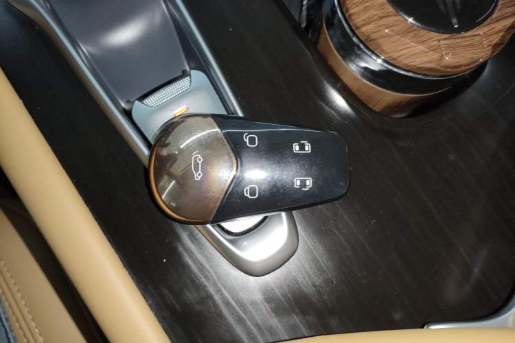 Used VOYAH Dream 2024 PHEV Extended-Range Premium Edition
