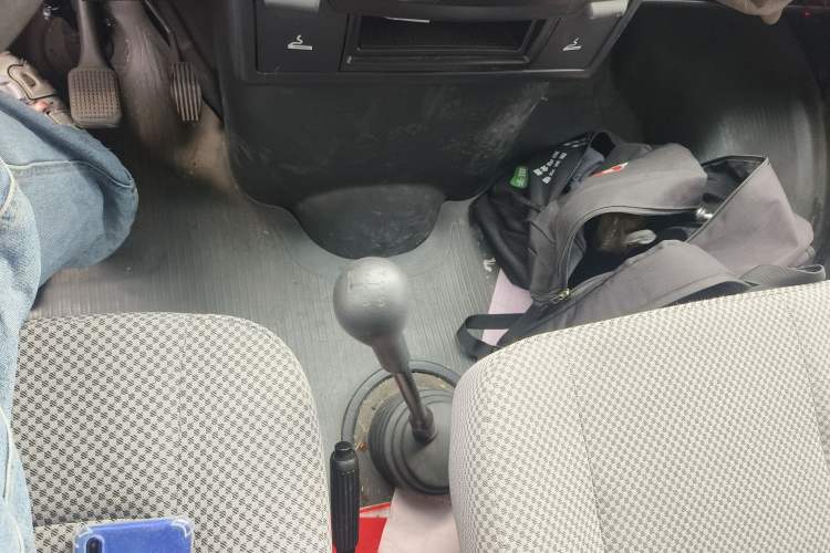 Used Iveco Daily 2021 2.5T V40 2-3 Seater Long Wheelbase Mid-Roof Design with Dual Side Sliding Doors