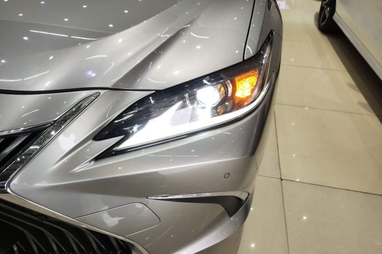 Used Lexus ES 2018 300h Premier Edition China V Standard
