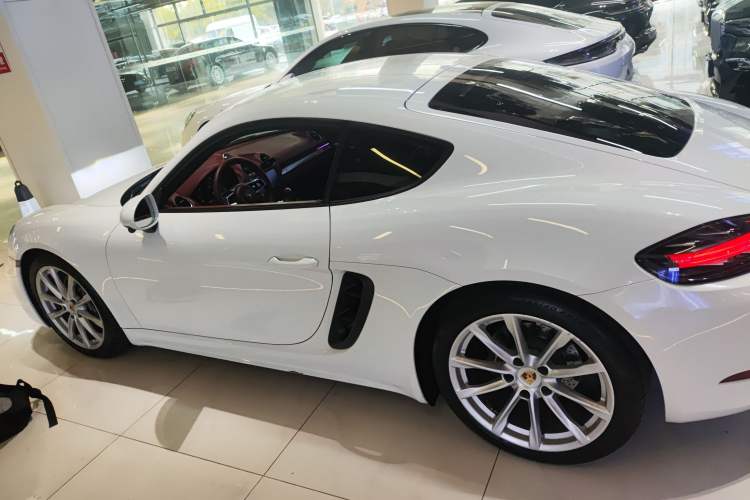 Used Porsche 718 2016 Cayman 2.0T
