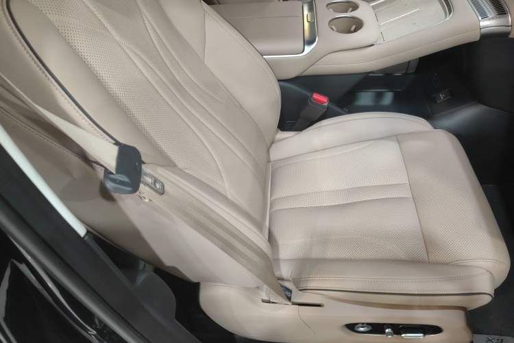 Used XPeng X9 2025 740 Ultra-Long Range Max
