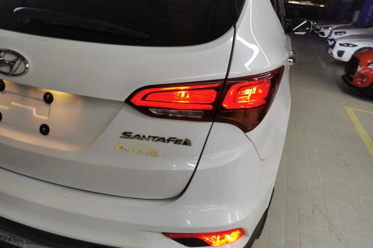 Used Hyundai Santa Fe 2017 2.0T Automatic Two-Wheel Drive Smart Version 7 Seats
