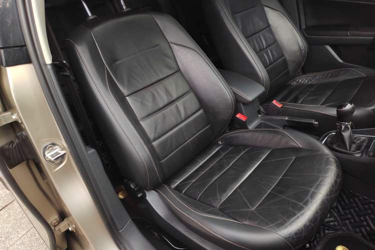 Used Volkswagen Bora 2016 1.6L manual Comfort trim level
