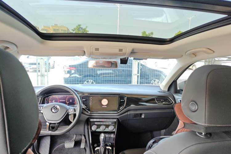 Used Volkswagen T-ROC 2021 280TSI DSG Two-Wheel Drive Comfort Connect Edition
