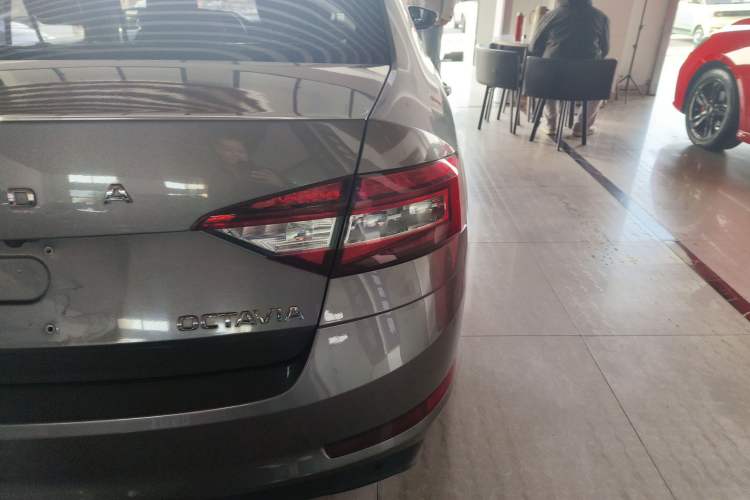 Used Skoda Octavia 2019 1.5L Automatic SmartDrive Comfort Edition China VI Standard
