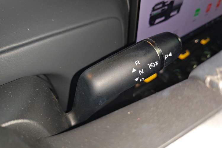 Used  V23 2025 401 Two-Wheel Drive Advanced Edition