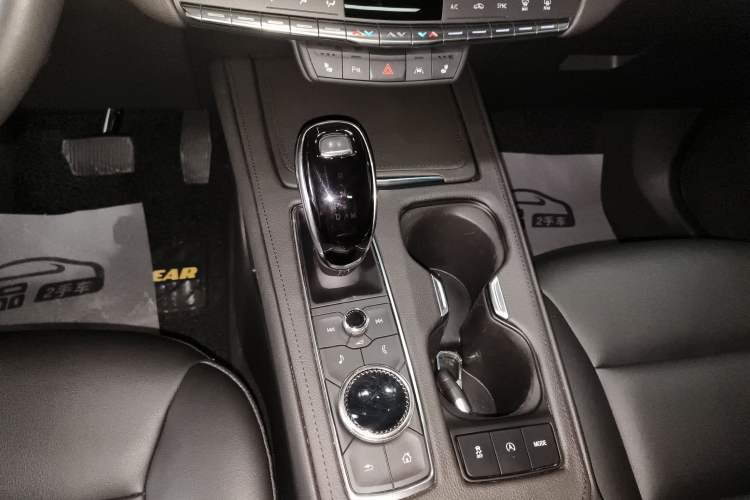 Used Cadillac XT4 2022 28T Two-Wheel-Drive Luxury Version
